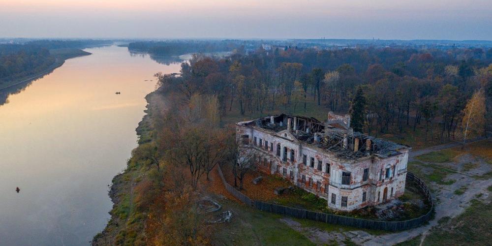 Дворцово-парковый ансамбль в Наровле