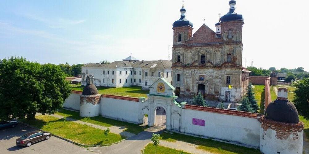 Свято-Рождество-Богородичный Юровичский мужской монастырь (бывший коллегиум иезуитов)