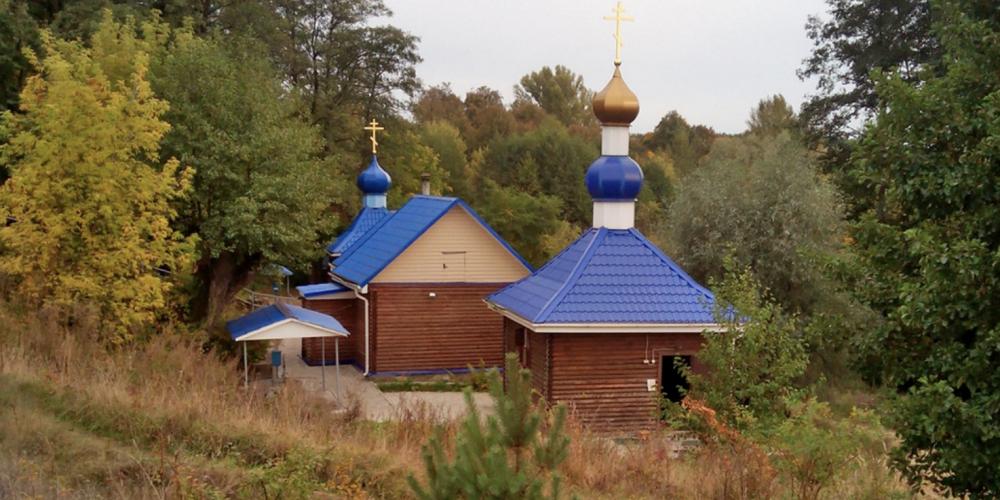 Святая часовня-купель и источник с целебной водой в д. Черное