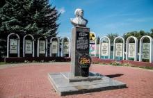 Памятник В.И.Игнатенко