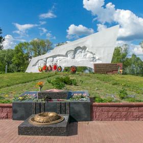 Памятник воинам-освободителям в Комарине